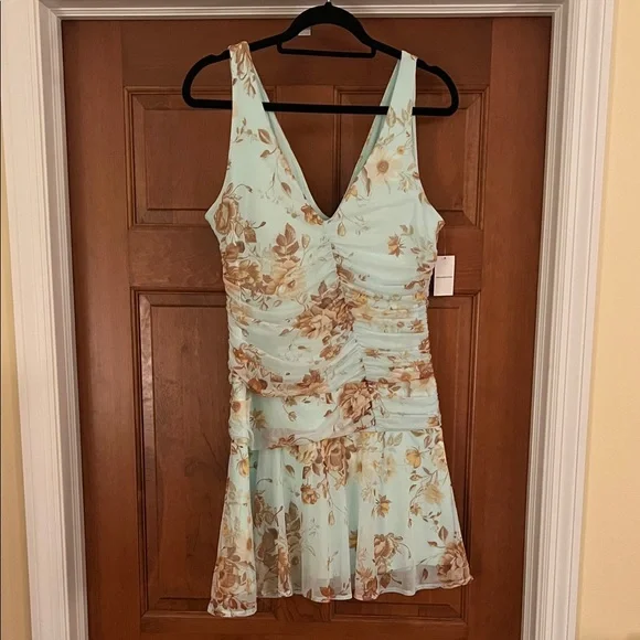 Abercrombie & Fitch Mint and Beige Floral V-Neck Mini Dress - Picture 1 of 6